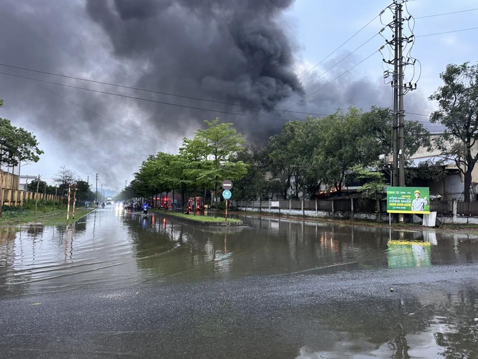 Cháy công ty thiết bị thẩm mỹ trong KCN Đại Đồng - Hoàn Sơn ở Bắc Ninh